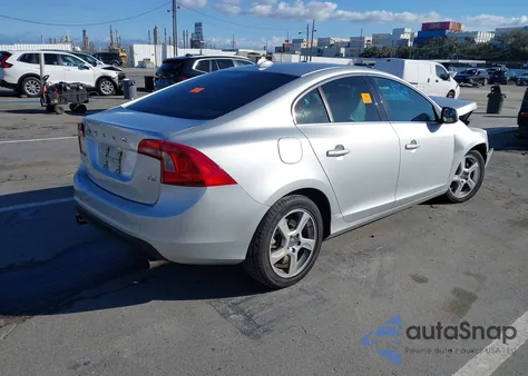 2012 Volvo S60 T5 z USA, uszkodzony, nr VIN YV1622FS5C2053126